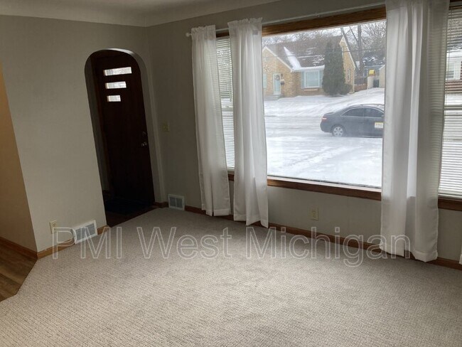 Foto del edificio - 3139 Higgins Ave SW