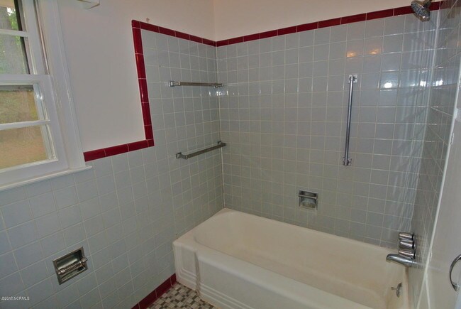 Foto del edificio - 705 N Grace Ave