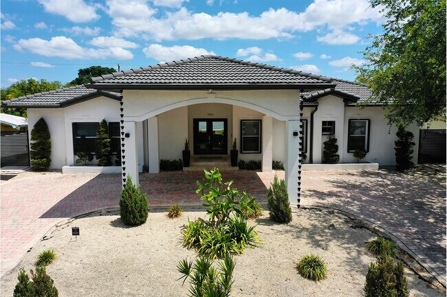 Foto del edificio - 9861 NW 26th St