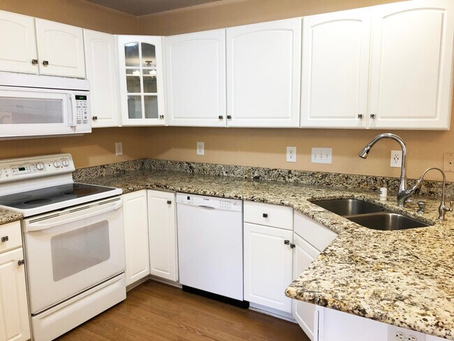 Building Photo - 2845 River Birch Dr