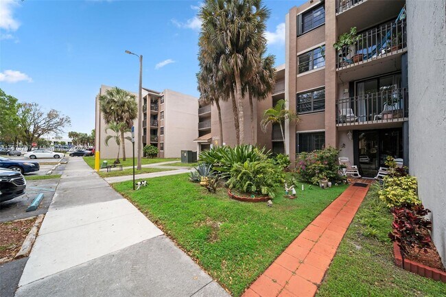 Building Photo - 3581 SW 117th Ave