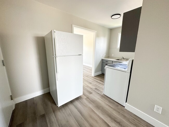 Building Photo - 673 Greystone Terrace