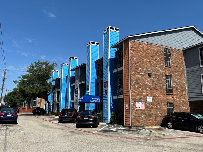 Building Photo - Blue Springs Apartments