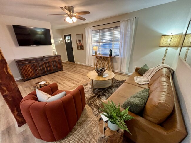 Foto del edificio - 1528 E Devine St