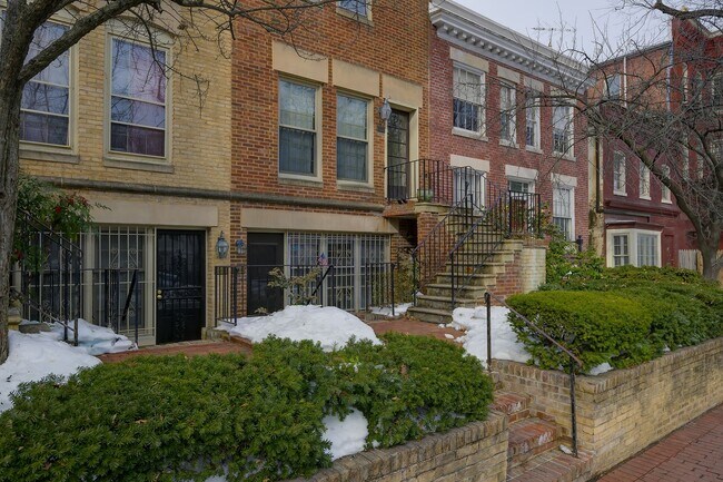 Foto del edificio - Turnkey Furnished 1 Bed Steps from the U.S. Capitol