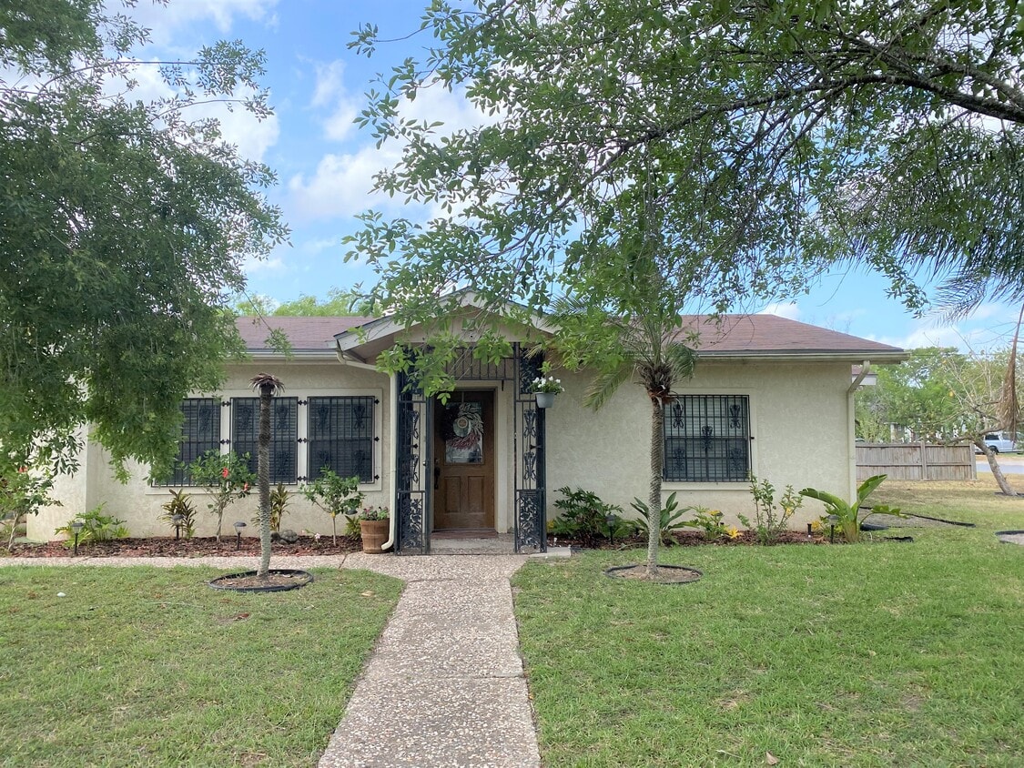 1418 S 1st St, Harlingen, TX 78550 House for Rent in Harlingen, TX