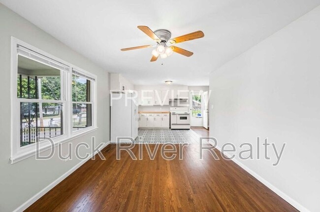 Foto del edificio - 106 1/2 Hobbs Dr