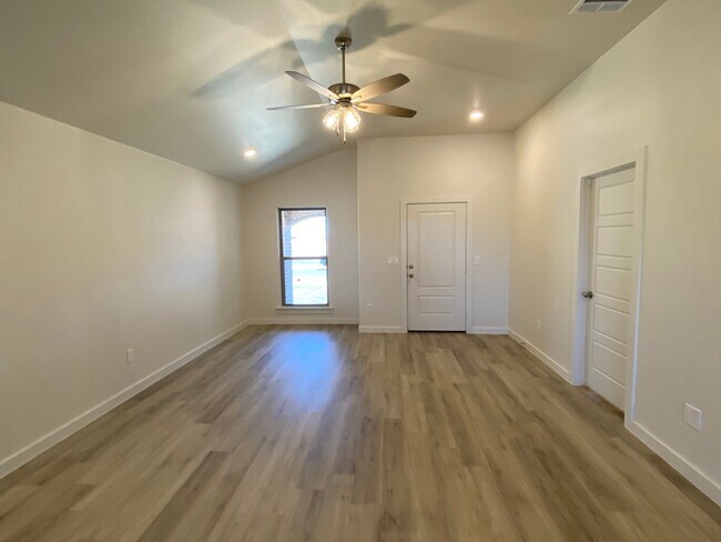 Foto del edificio - 2902 Farmhouse Ave