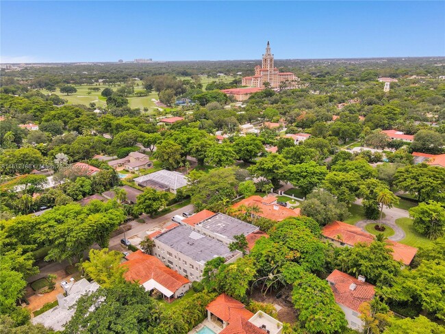Foto del edificio - 935 Catalonia Ave