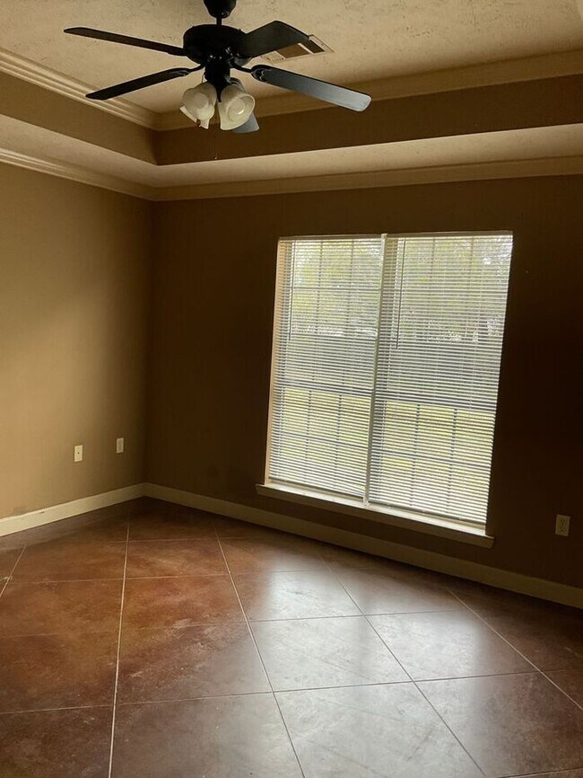 Foto del edificio - Coming Soon 3bd /2 ba home near UCA