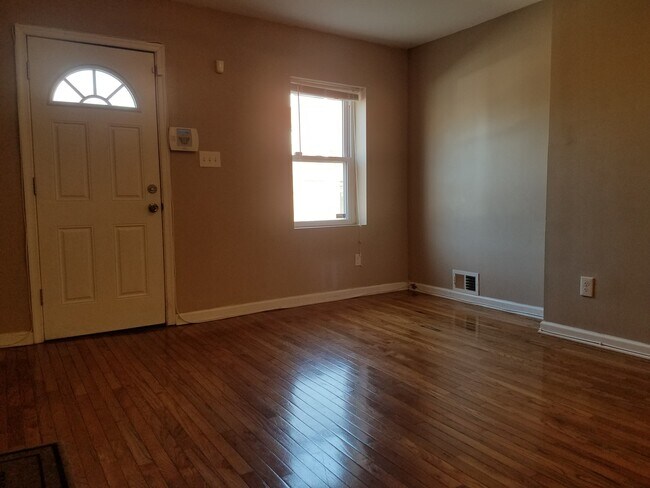 Foto del edificio - Lovely 3 Bedroom Townhome  in East Baltimo...