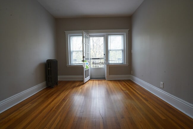 Building Photo - 76 Gordon St