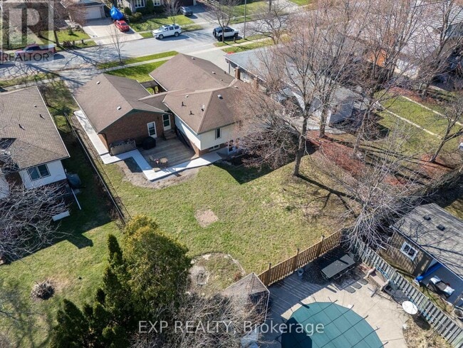 Building Photo - 2580 Noella Crescent