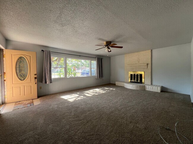 Foto del edificio - Pet Friendly, 3 Bedroom/2 Bath, NO BILLS P...