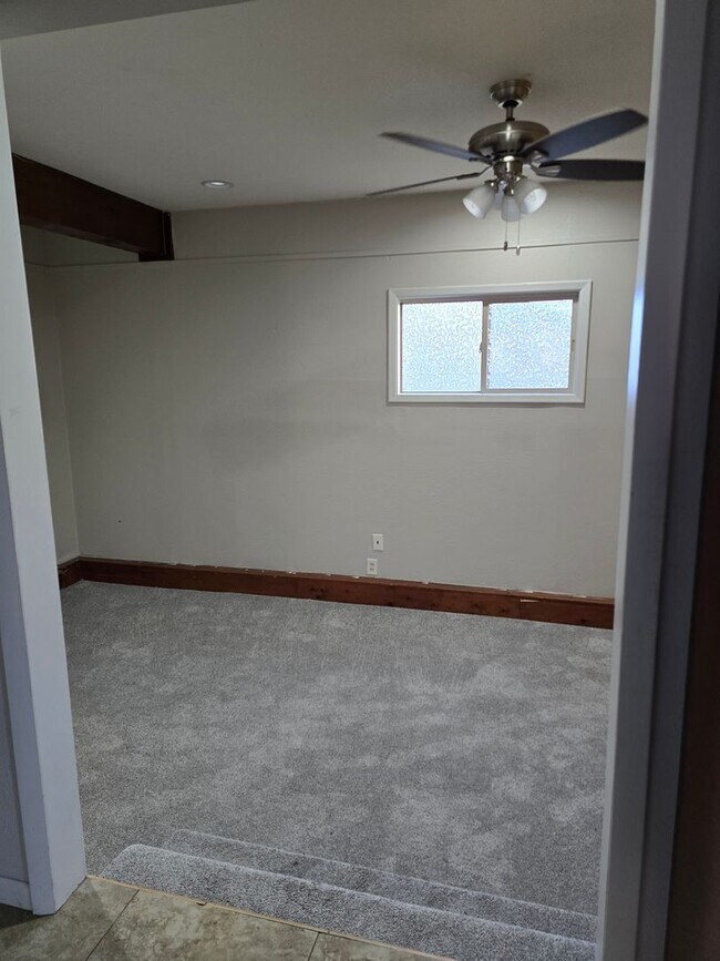 Building Photo - 3 BED 1.5 BATH HOME IN PARK CITY