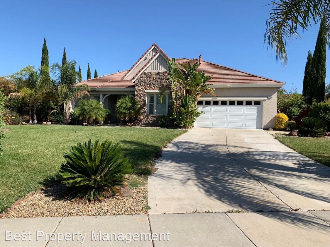 Primary Photo - 4 br, 3 bath House - 2637 Presidio Dr