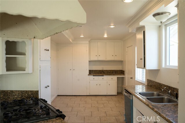 Foto del edificio - 9859 Salina St