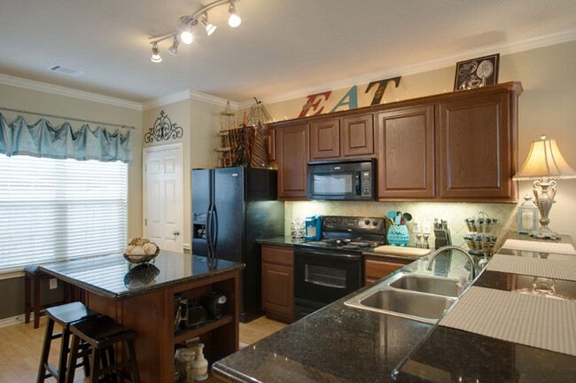 Building Photo - 3 Bed, 3 Bath Condo in Gateway Villas for ...