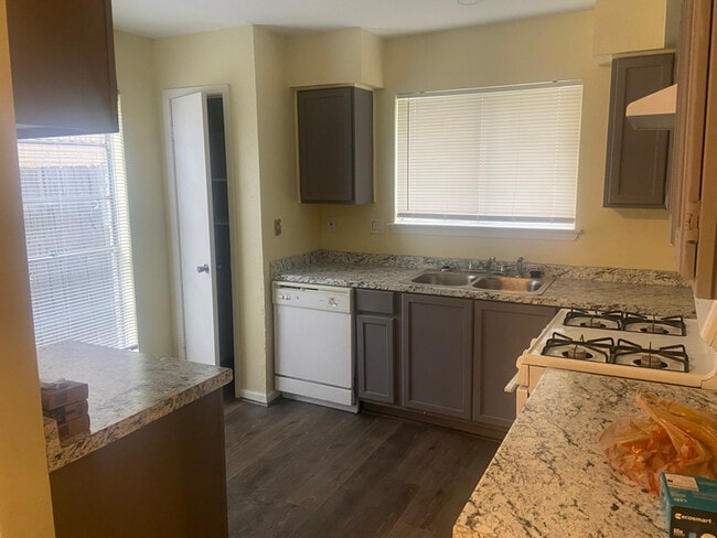 Building Photo - 502 Brookford Dr