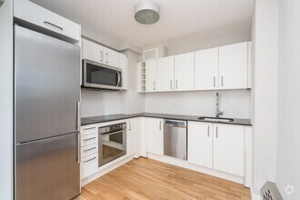 Building Photo - 730 St Clarens Ave