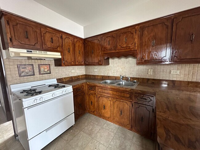 Foto del edificio - 6155 S Archer Ave