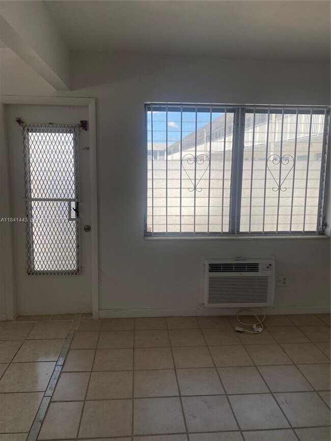 Foto del edificio - 15600 NE 6th Ave