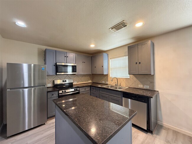 Building Photo - 17927 Branch Creek Dr