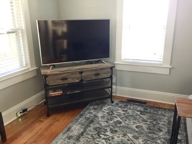 Foto del edificio - 1310 Hyman Ave