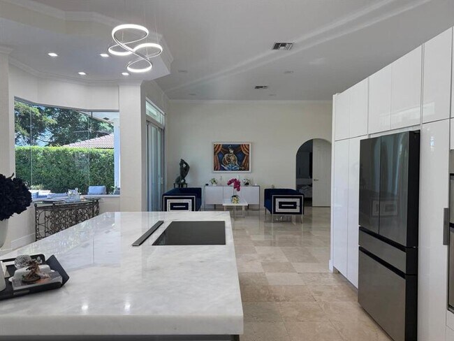 Building Photo - 2534 Golf View Dr