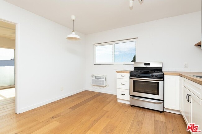 Building Photo - 3933 Marathon St