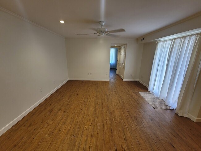 Building Photo - 402 Duck Hunter Ct