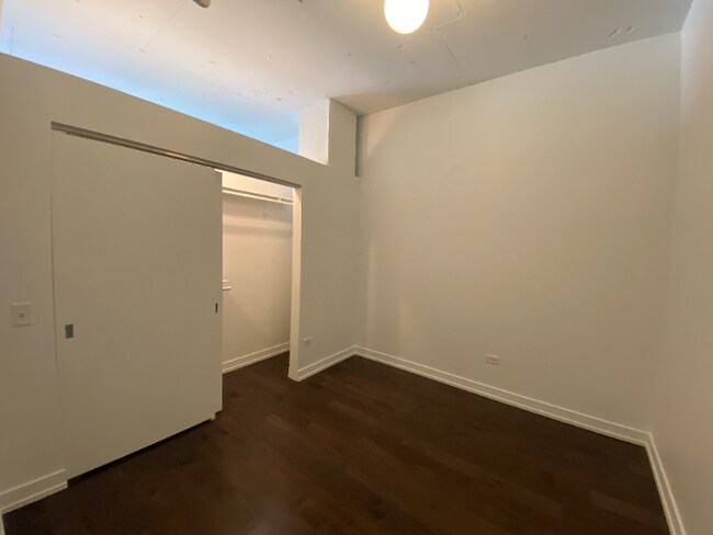 Building Photo - 5060 N Broadway