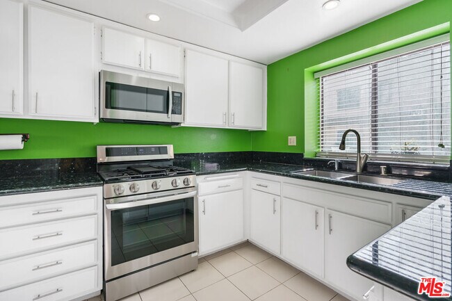 Foto del edificio - 4365 McLaughlin Ave