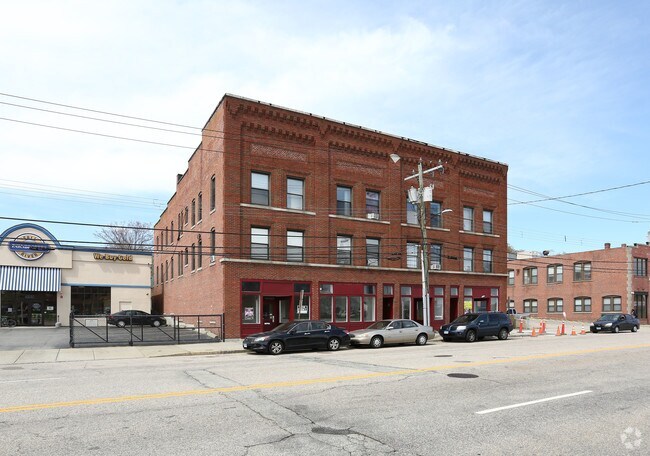 Building Photo - 573-581 Bank St