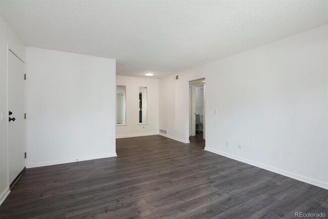Building Photo - 3250 Oneal Cir