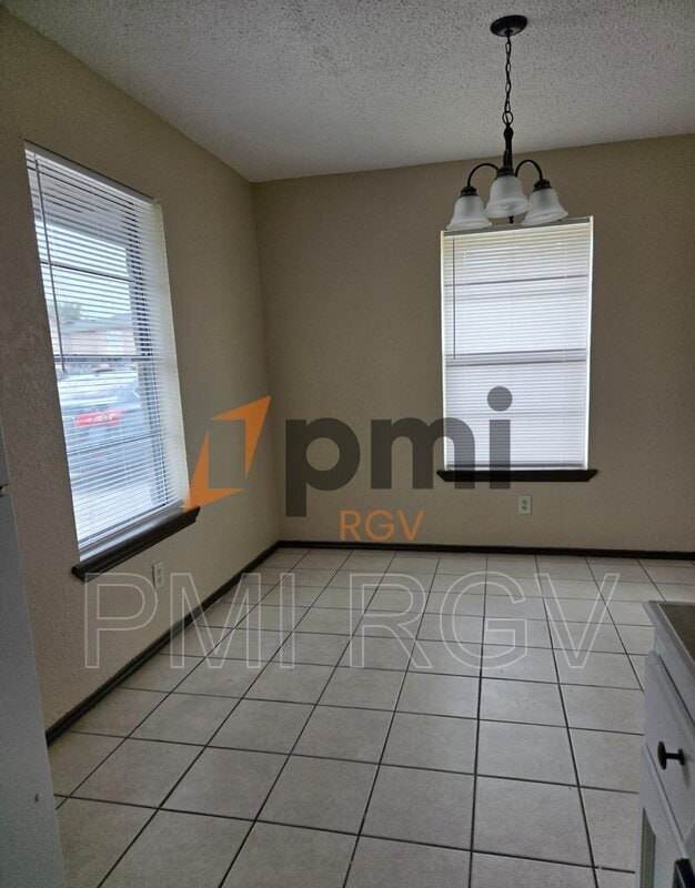 Building Photo - 2912 N 29th Ln