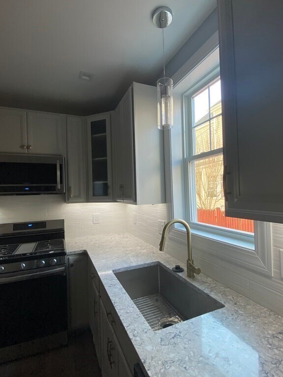 Foto del edificio - 52 Garfield Ave