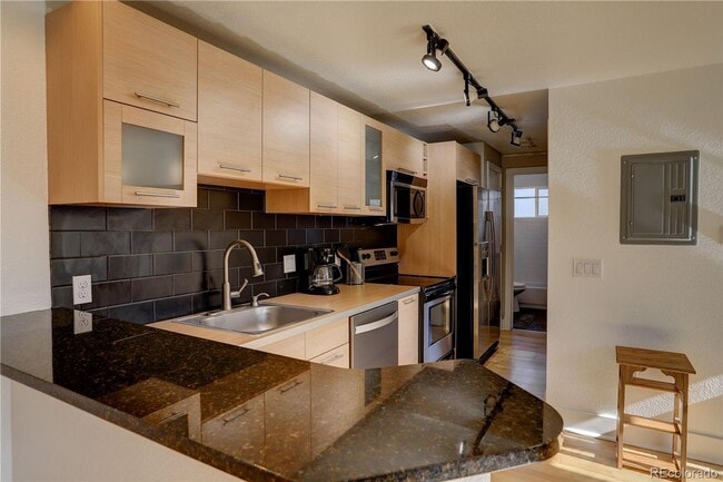 Building Photo - LOCATION LOCATION!! Open and spacious corner unit that offers abundant natural light and is conve...