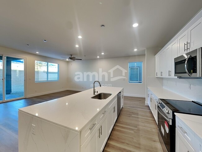 Building Photo - 8948 Dwarf Chin Ave