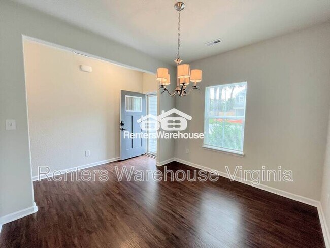 Building Photo - 728 Rosewell Ave