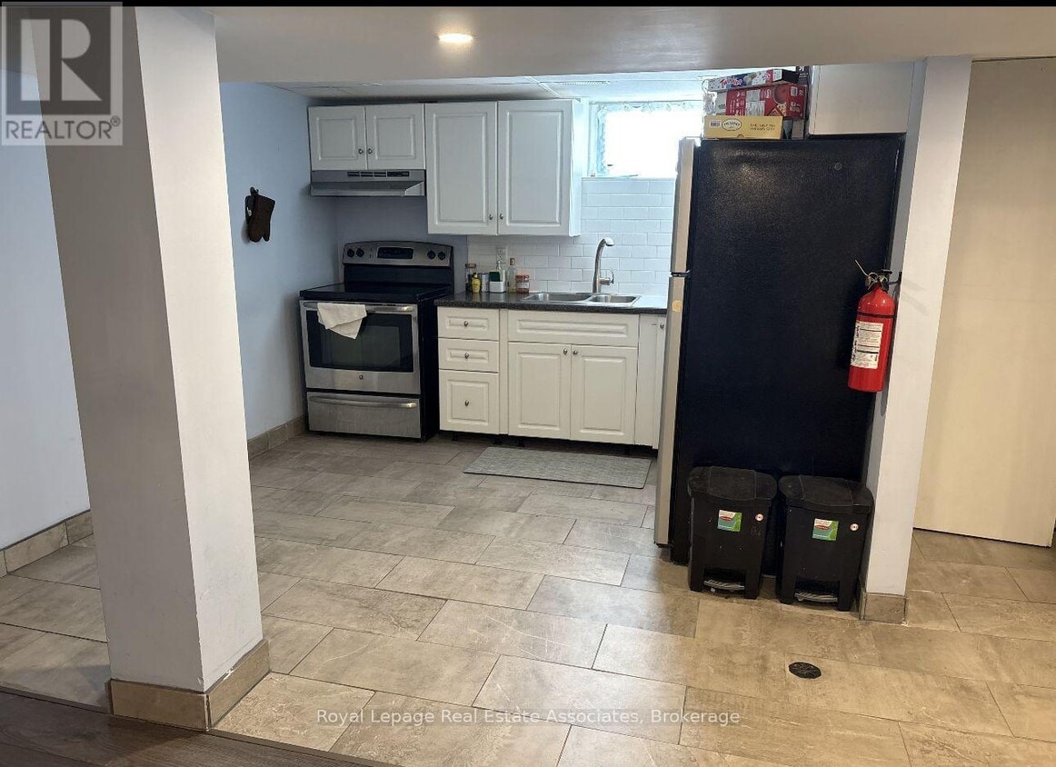 Photo du bâtiment - 33 Laird Dr