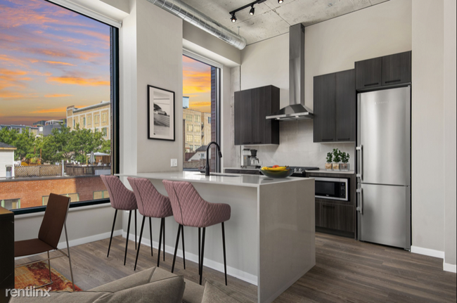 Building Photo - 2 br, 2 bath Condo - 918 W Madison St 714 ...