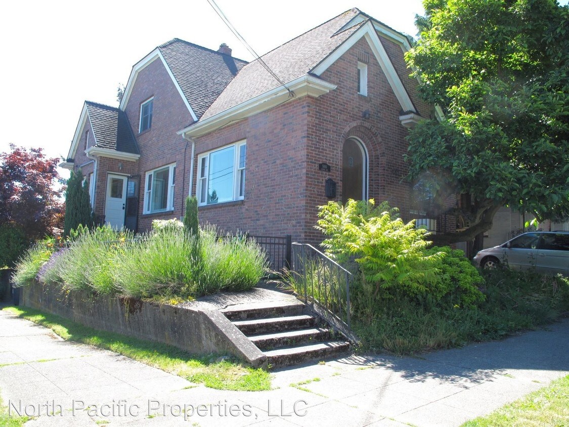 Primary Photo - 5916 Latona Ave NE