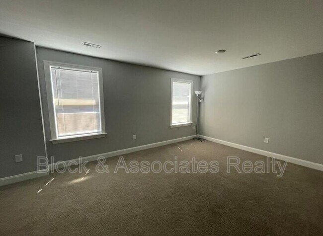 Building Photo - 52 Shining Pearl Ct