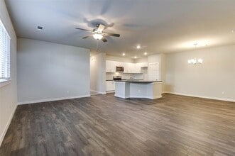Building Photo - 617 Blackland dr