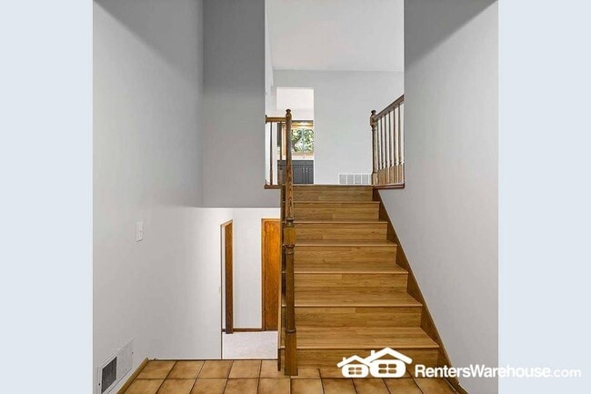 Building Photo - 3004 Pine Ridge Dr