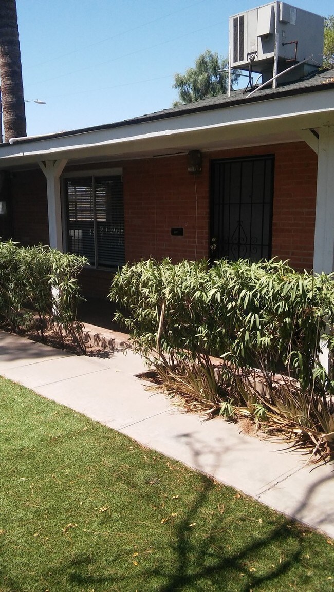 Foto del edificio - 1 BR  1 BA 19th Ave & Indian School Rd.