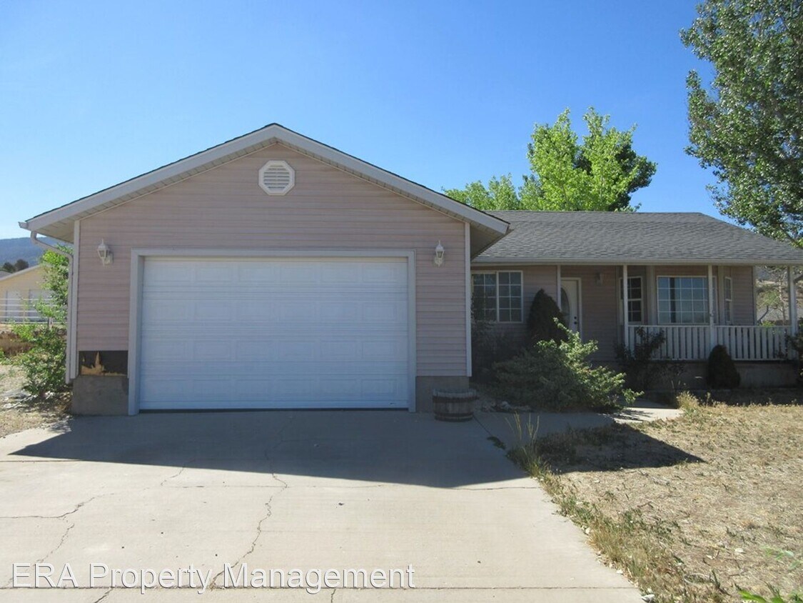 Primary Photo - 3 br, 2 bath House - 4370 N Pioneer Dr.