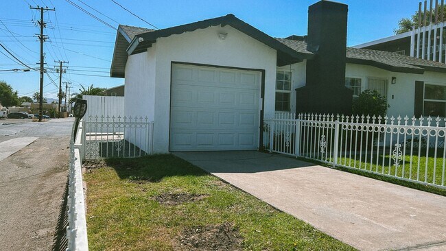 Building Photo - 2 Bedroom Home for Rent, Corona CA