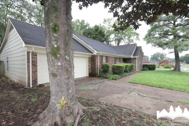 Foto del edificio - 5291 Twin Woods Ave